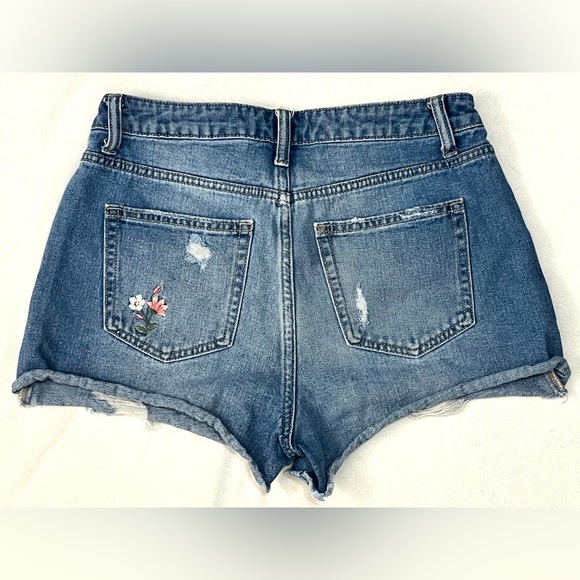 Time and True Women’s Blue Jean Shorts with Floral Embroidery Size 4 - Picture 12 of 16